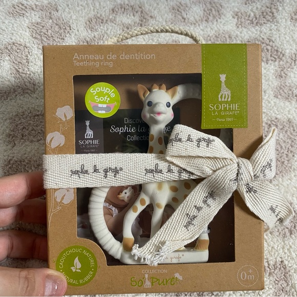Sophie La Girafe Teething Ring - Picture 7 of 7